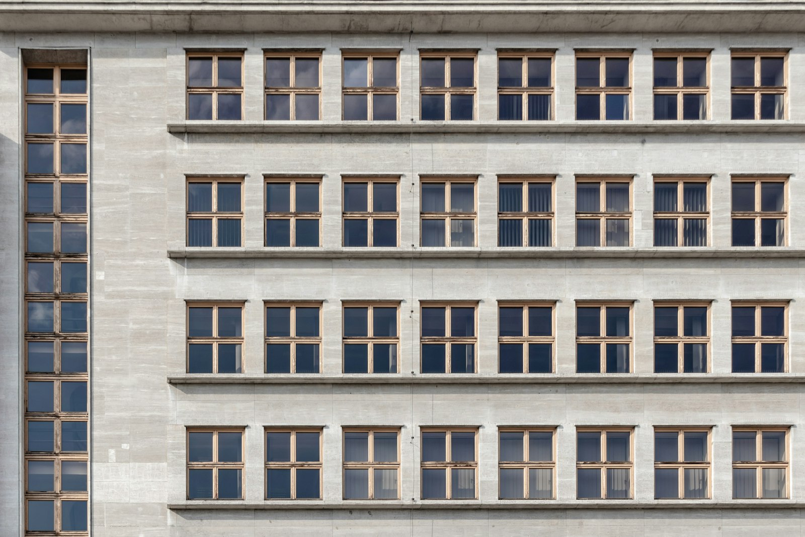 Bürofassade – Real Estate